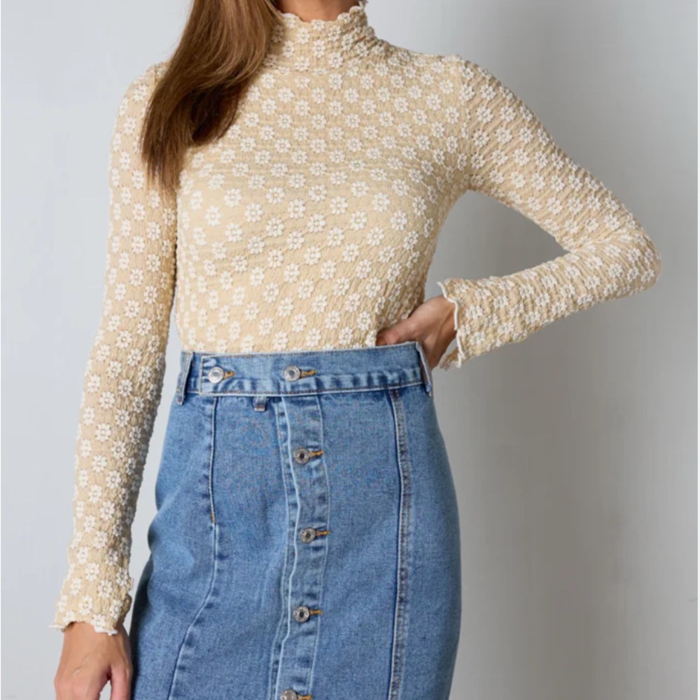 Vestique Cream Floral Long Sleeve Top